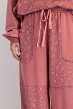 Load image into Gallery viewer, Easel Flower Printed Terry Washed Pants