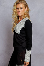 Load image into Gallery viewer, POL V Neck Lace Trim Detail Floral Pattern Thermal Knit Top