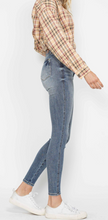 Load image into Gallery viewer, Judy Blue High Waist Tummy Control Contrast Wash Skinny