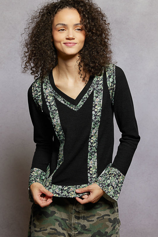 POL V-Neck Floral Patch Ribbed Top