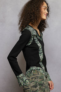 POL V-Neck Floral Patch Ribbed Top