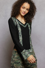 Load image into Gallery viewer, POL V-Neck Floral Patch Ribbed Top
