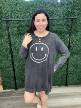 Load image into Gallery viewer, Easel Pullover Sweatshirt Dress Vintage Wash Black Smiley

