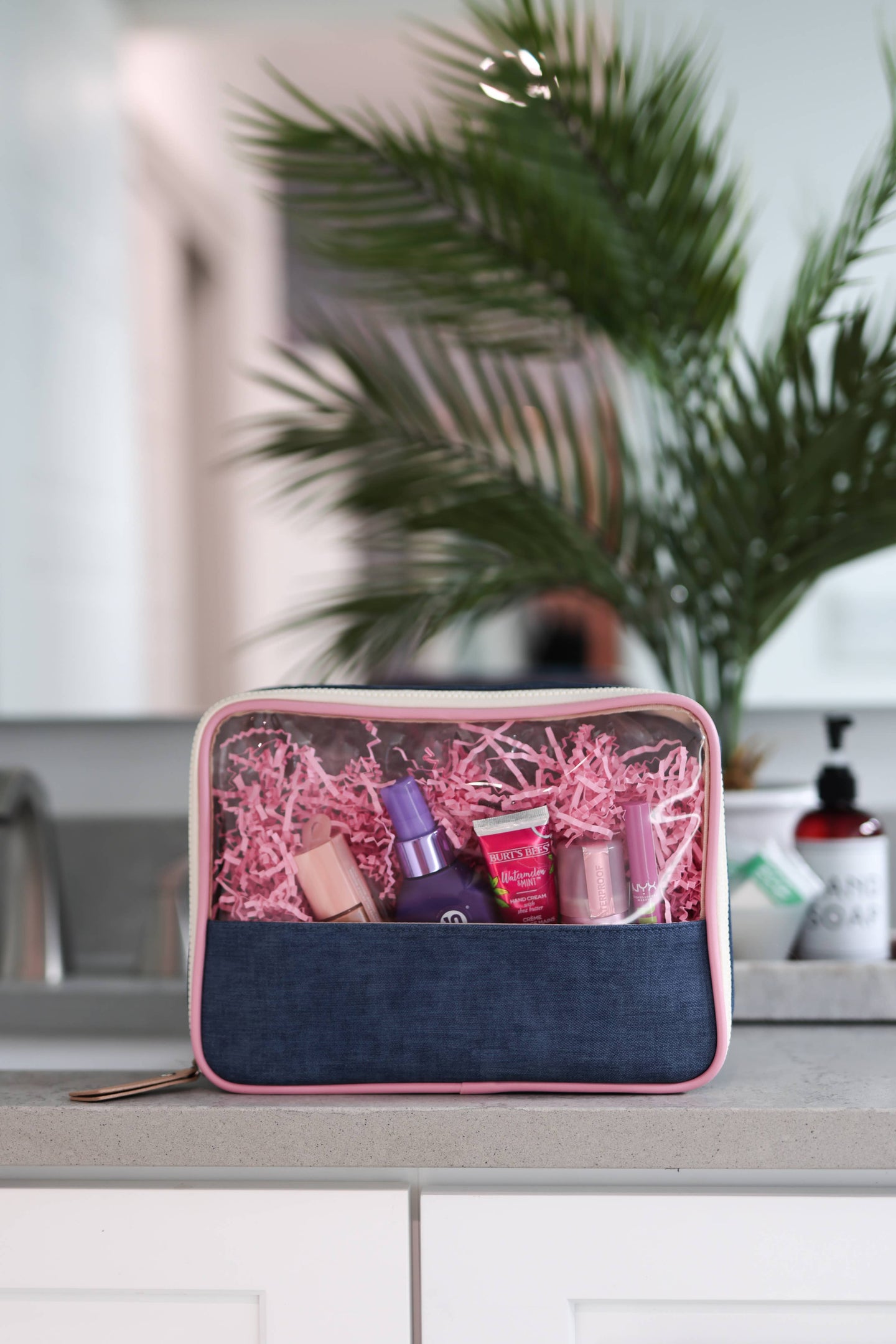 Jadelynn Brooke - Oversized Clear Cosmetic Bag – Travel Makeup Organizer
