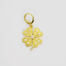Load image into Gallery viewer, Treasure Jewels Trebol Charm In Silver &amp; Gold
