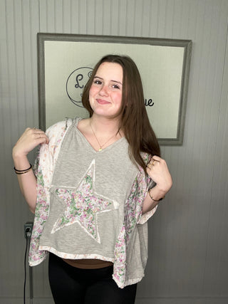 Boho Floral Star Patch Hoodie Light Grey – Laid-Back & One-of-a-Kind