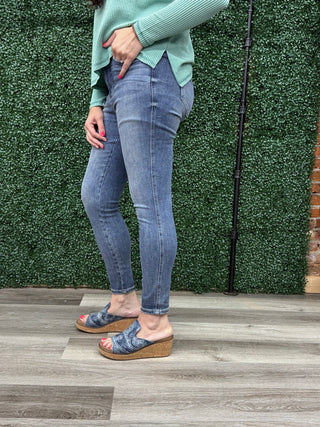 Judy Blue High Rise Skinny Jeans – Medium Blue Denim