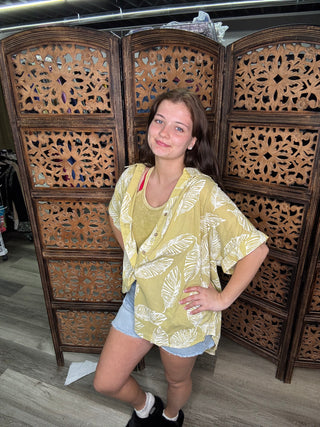 Easel - Plus Size Short Sleeve Leaf Print Button Shirt