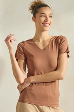 Load image into Gallery viewer, YELETE - Seamless Reversible V-Neck Short Sleeve Top
