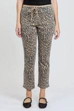Load image into Gallery viewer, YMI Cargo Crop Pants
