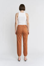 Load image into Gallery viewer, Jan26 Array Mica High Rise Jogger Cinnamon
