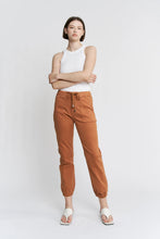 Load image into Gallery viewer, Jan26 Array Mica High Rise Jogger Cinnamon
