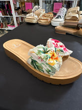 Load image into Gallery viewer, CORKYS Spray Tan- White Floral
