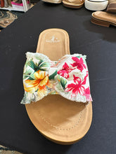 Load image into Gallery viewer, CORKYS Spray Tan- White Floral
