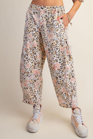 Barrel pants with an animal floral print in washed twill worn with sneakers.