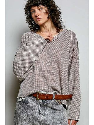 A relaxed-fit thermal top with a rose taupe micro-check pattern, worn by a model.