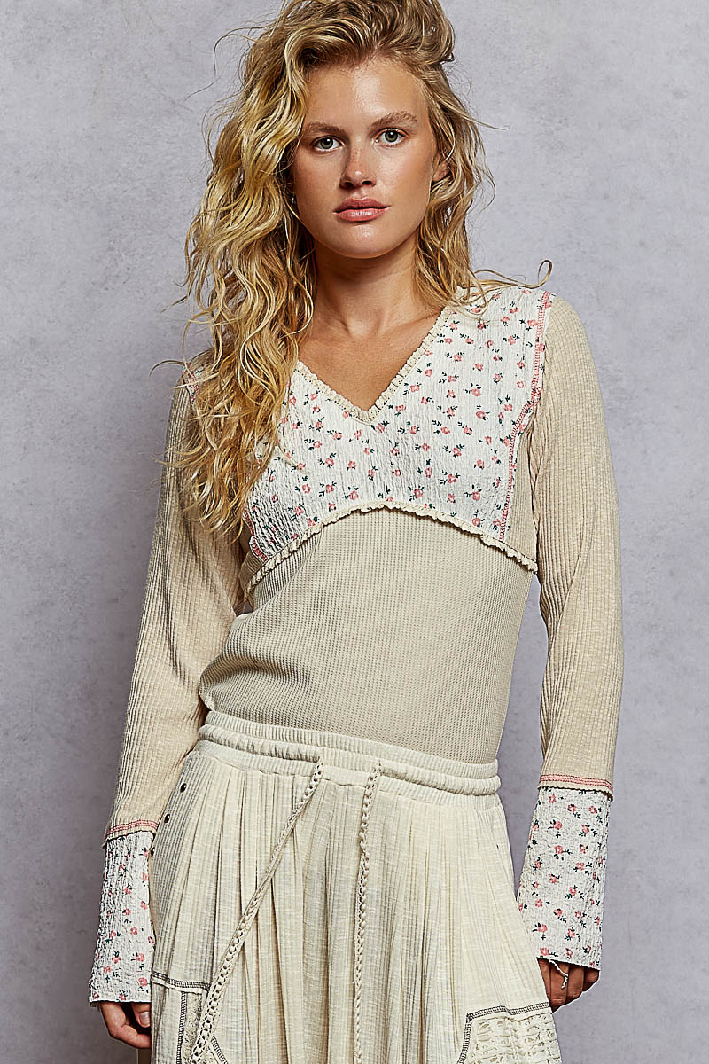 POL V Neck Lace Trim Detail Floral Pattern Thermal Knit Top