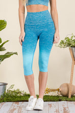 Load image into Gallery viewer, Yelete Ombre Capri Leggings
