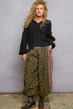 Load image into Gallery viewer, POL V-Neck Semi Cropped Top Chenille Sweater
