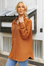 Load image into Gallery viewer, Airy &amp; Relaxed Woven Blouse
