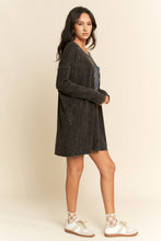 Load image into Gallery viewer, Davi &amp; Dani - THUNDER DENIM BUTTON DETAIL POCKET T SHIRT DRESS
