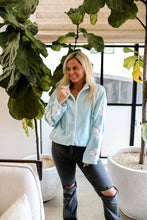 Load image into Gallery viewer, Jadelynn Brooke - Retro Women&#39;s Fleece Sweatshirt - Daisies, Ice Blue

