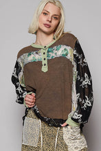 Load image into Gallery viewer, POL Round Neck Long Sleeve Floral Knit Top
