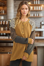 Load image into Gallery viewer, HEIMISH - LONG SLEEVE SOLID AND PRINT URBAN RIB CONTRAST TOP
