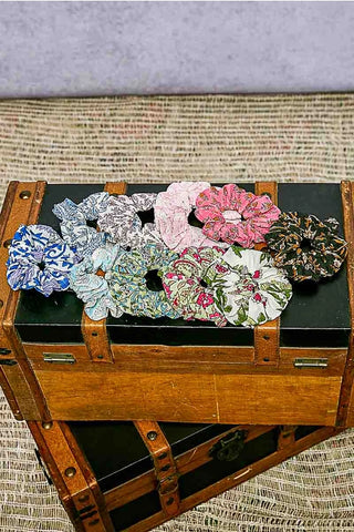 POL - Floral-Print Scrunchie Woman Hair Band