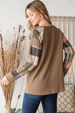 Load image into Gallery viewer, HEIMISH - SOLID WAFFLE AND PLAID TOP WITH POCKET
