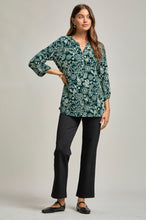Load image into Gallery viewer, Dear Scarlett Lizzy Luxe Top- Hunter Green Floral
