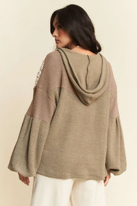 Davi & Dani Oversized Knit Top With Flower Patch Contrast - Olive