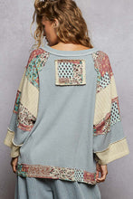 Load image into Gallery viewer, POL Round Neck Printed Peach Patch Overlock Stitch Knit Top

