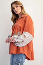 Load image into Gallery viewer, Easel Patch Detailing Washed Cotton Gauze Tunic
